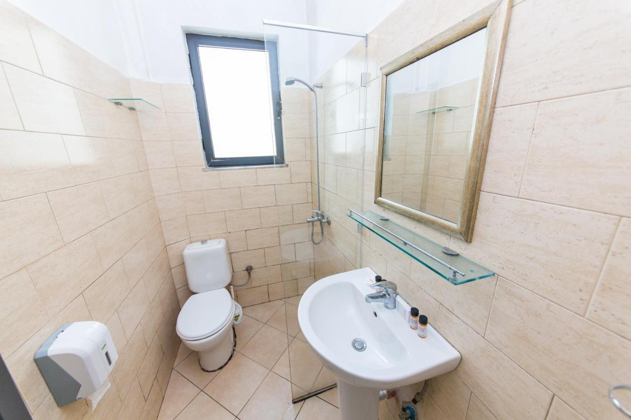Aler Durres Hotel 3*